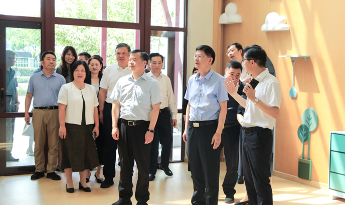市人大常委會(huì)主任李亞平來(lái)校走訪(fǎng)調(diào)研