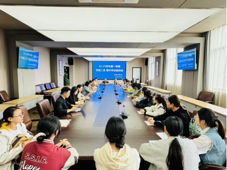 傾聽(tīng)學(xué)生心聲  共筑成長(zhǎng)之路 ——我校召開(kāi)期中學(xué)生座談會(huì)
