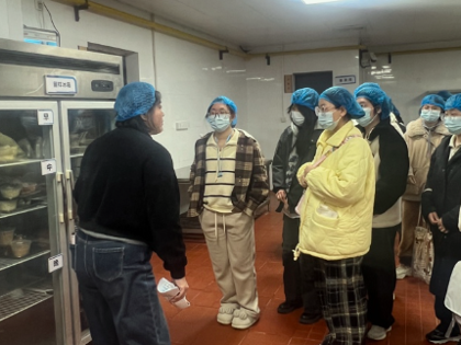學校膳食委員會舉辦“后廚開放日”活動