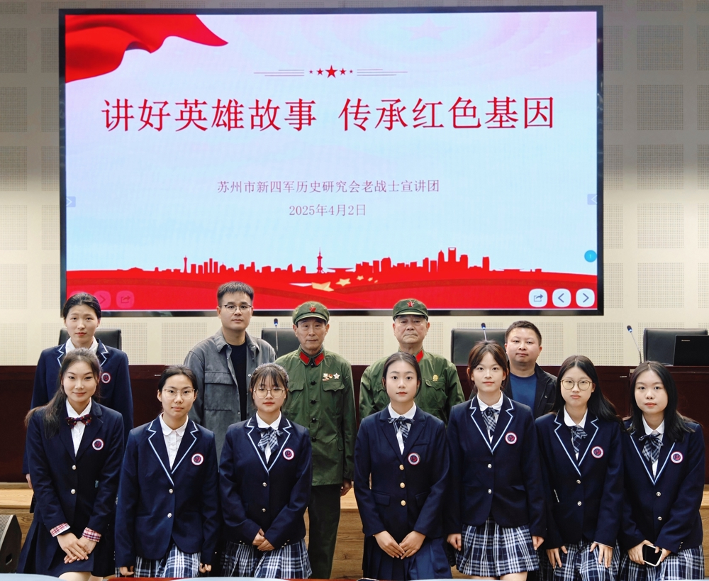 老戰(zhàn)士進(jìn)校園進(jìn)行主題宣講1(1)